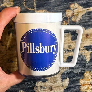 vintage pillsbury plastic coffee mug cup white/blue made in usa 4” height